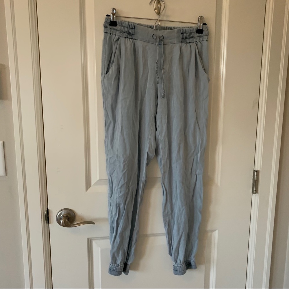 Light blue denim style joggers Aritzia - S